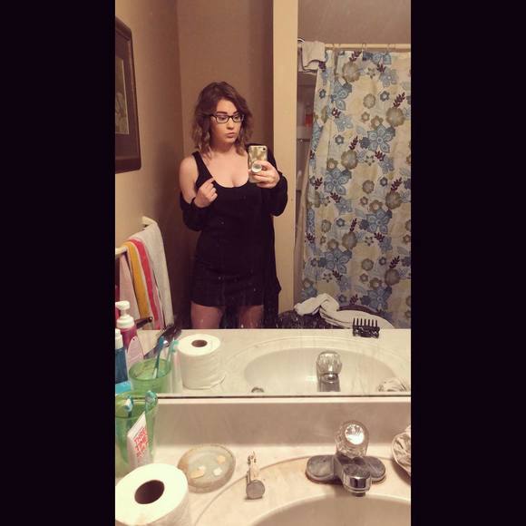 Meet your Posher, Hannah - Picture 1 of 1